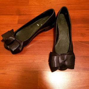 Tory Burch Black Satin Bow Flats * NWOB * Size 7.